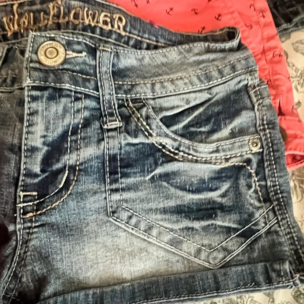 Wildflowers Women's Jean and Red Shorts Collection - Picture 4 of 9